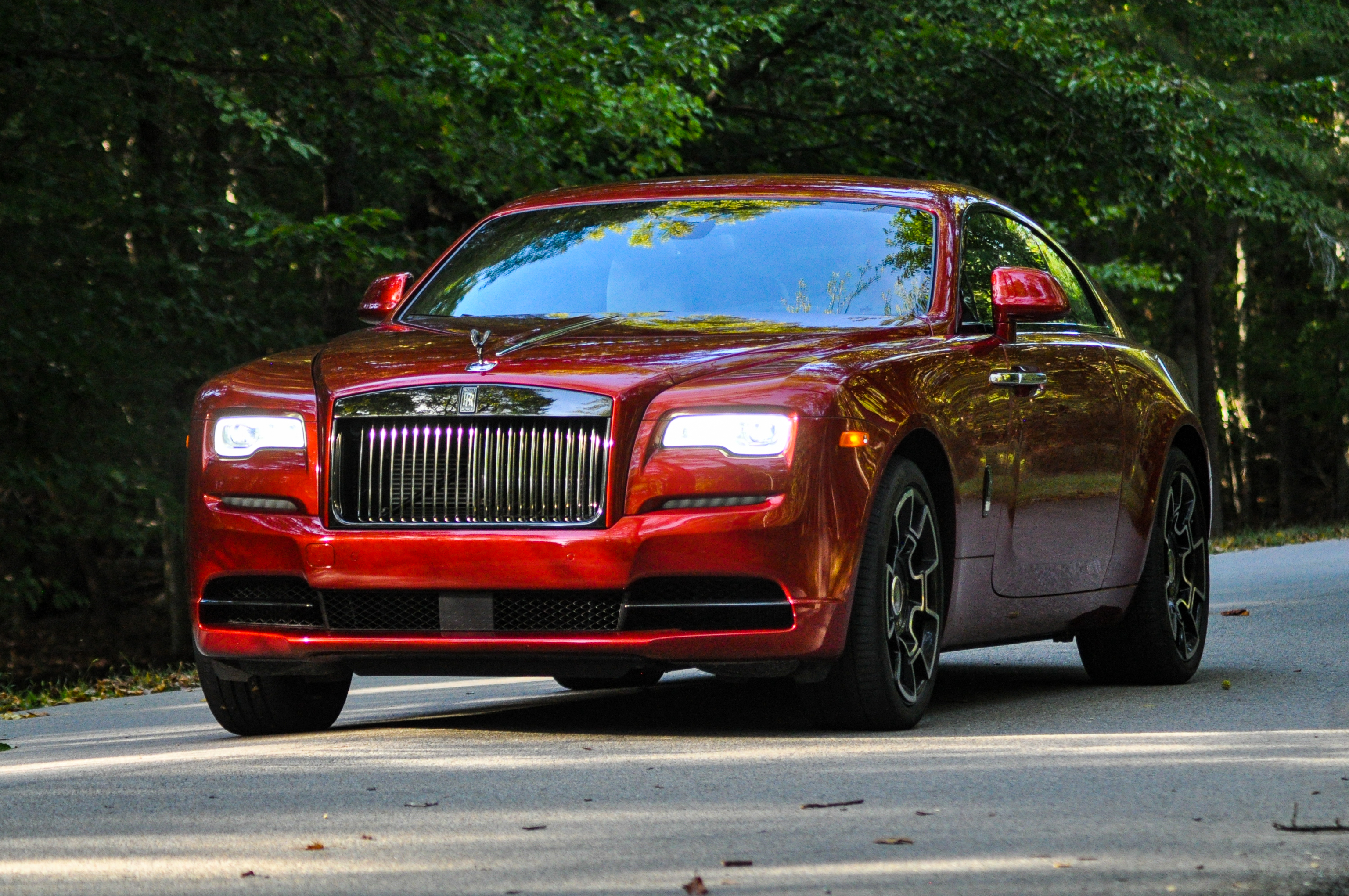 Rolls Royce Wraith красный