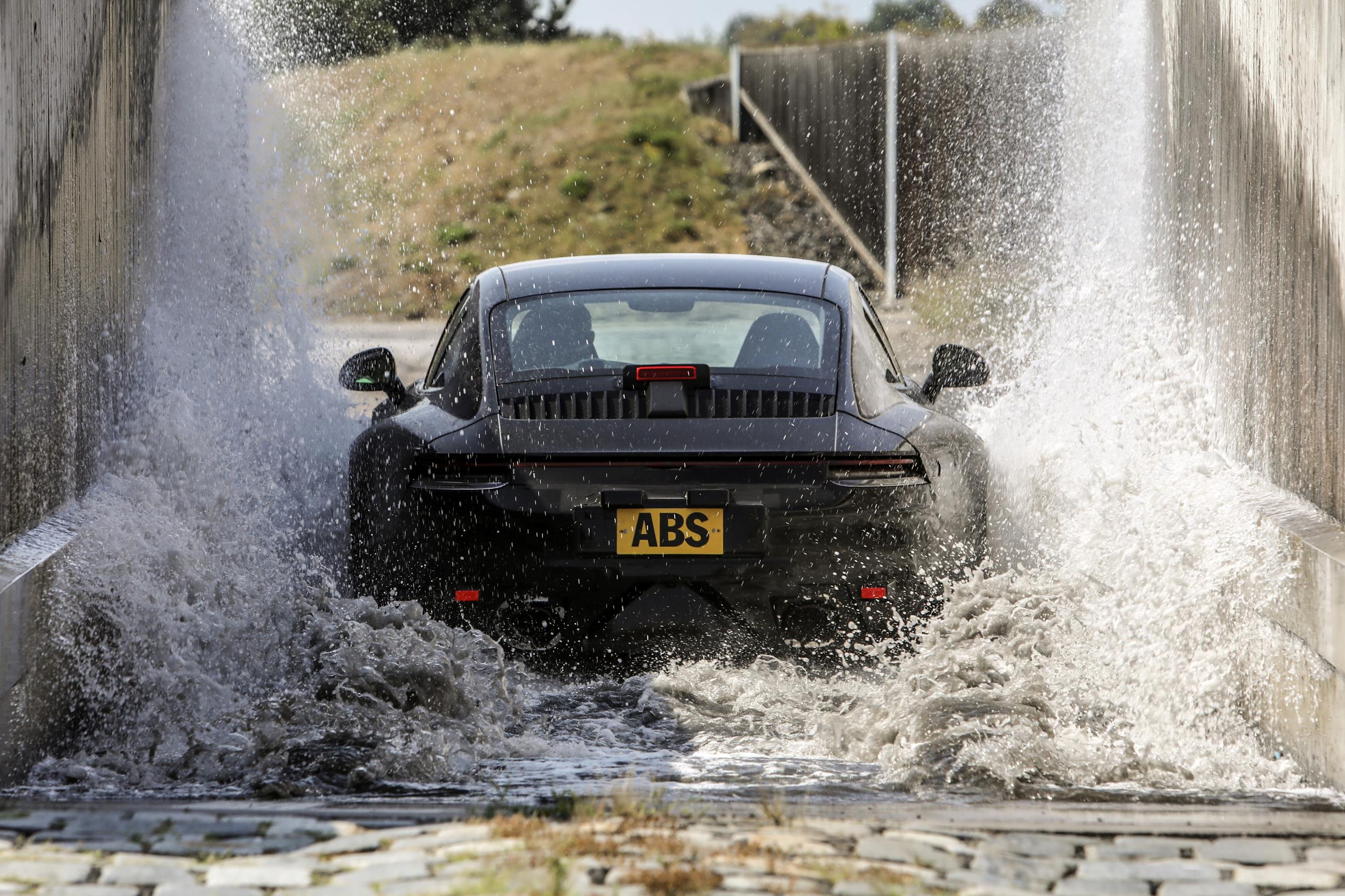 2019_Porsche_911startup via @carsfera www.carsfera.com #autonomous #cars #selfdriving #vehicles #future #futuristic #futurism #foresight #trends #ai #artificialintelligence #tech #testdrives #porsche #911 #2019_Porsche_911