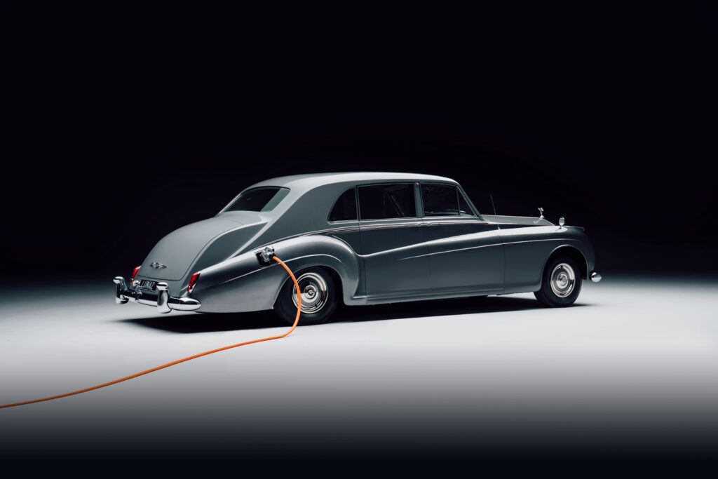 LUNAZ UNVEILS WORLD’S FIRST ELECTRIC CLASSIC ROLLS-ROYCE CARS via Carsfera.com