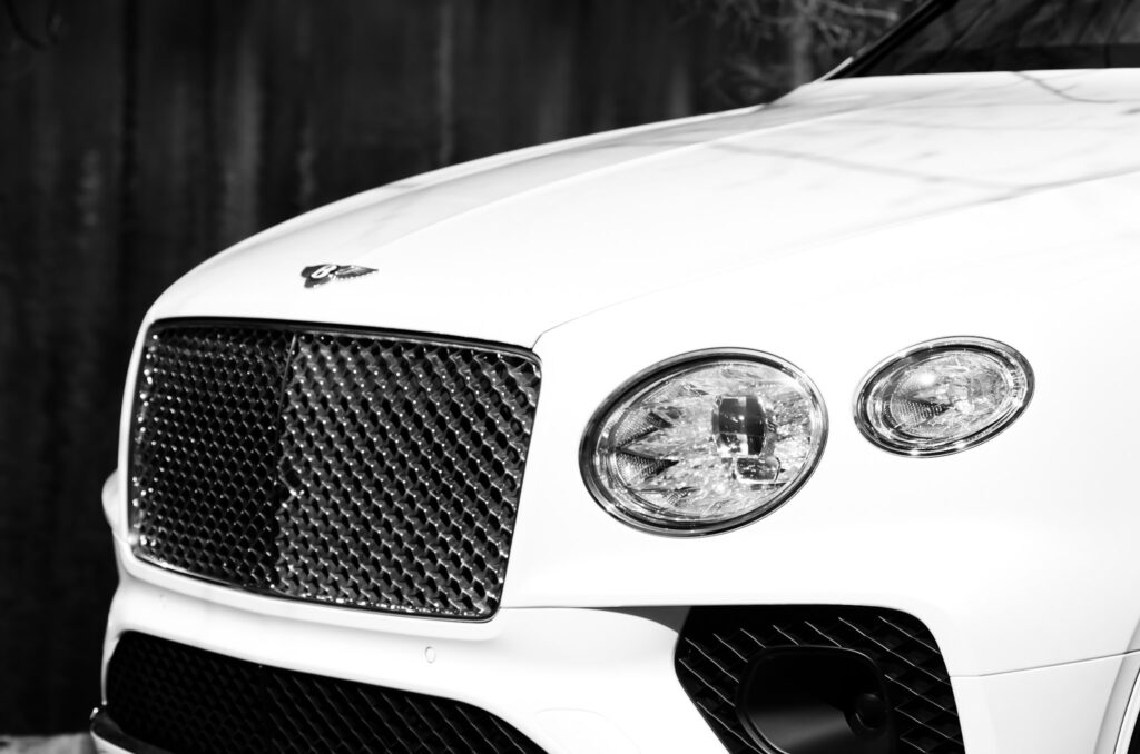 2021 Bentley Bentayga V8 Is Indescribable Ultraluxury On Wheels via Carsfera.com