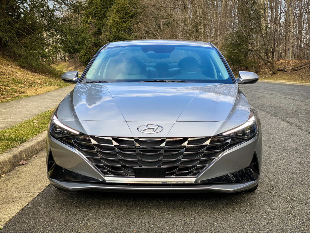 2021 Hyundai Elantra Limited Taking Daring Designs to a New Level via Carsfera.com