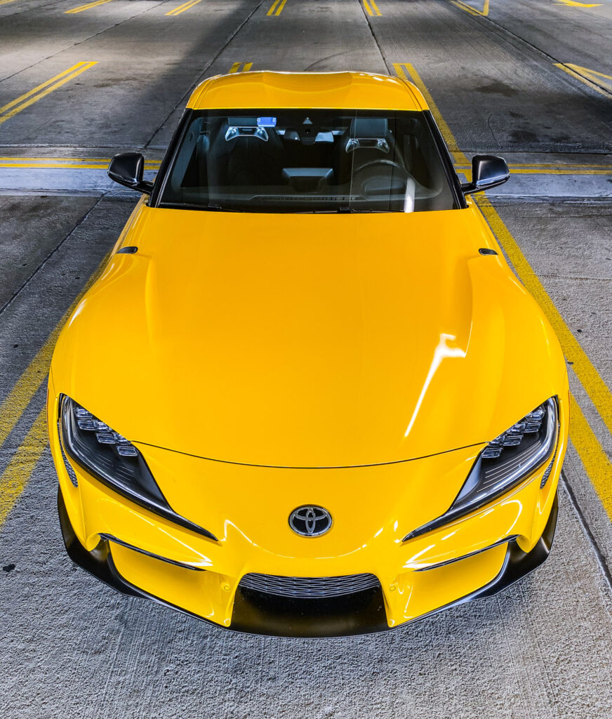 Toyota introduced the Supra in 2020, a completely new model, twenty-one years after the last Supra left the United States and we had the pleasure to drive it during the 2021 Carsfera Auto Fest.