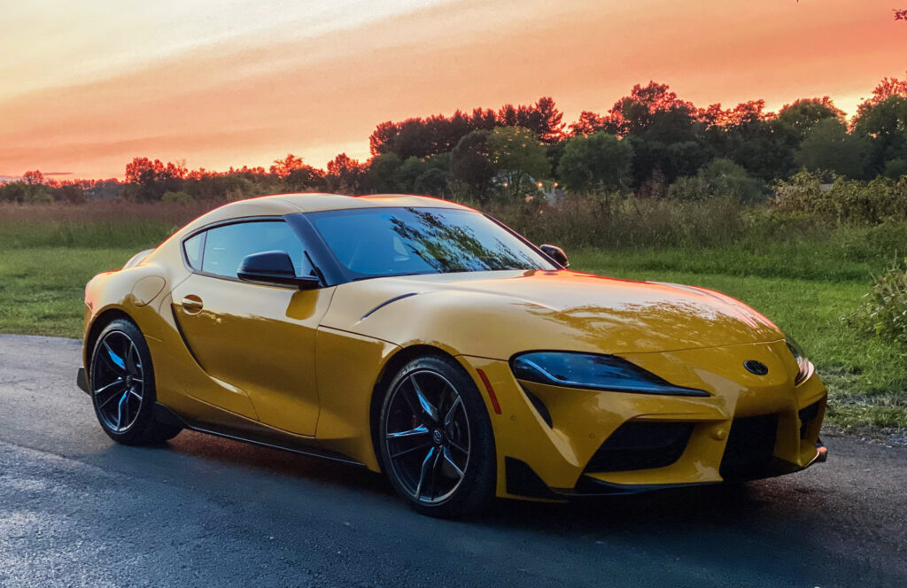Toyota introduced the Supra in 2020, a completely new model, twenty-one years after the last Supra left the United States and we had the pleasure to drive it during the 2021 Carsfera Auto Fest.