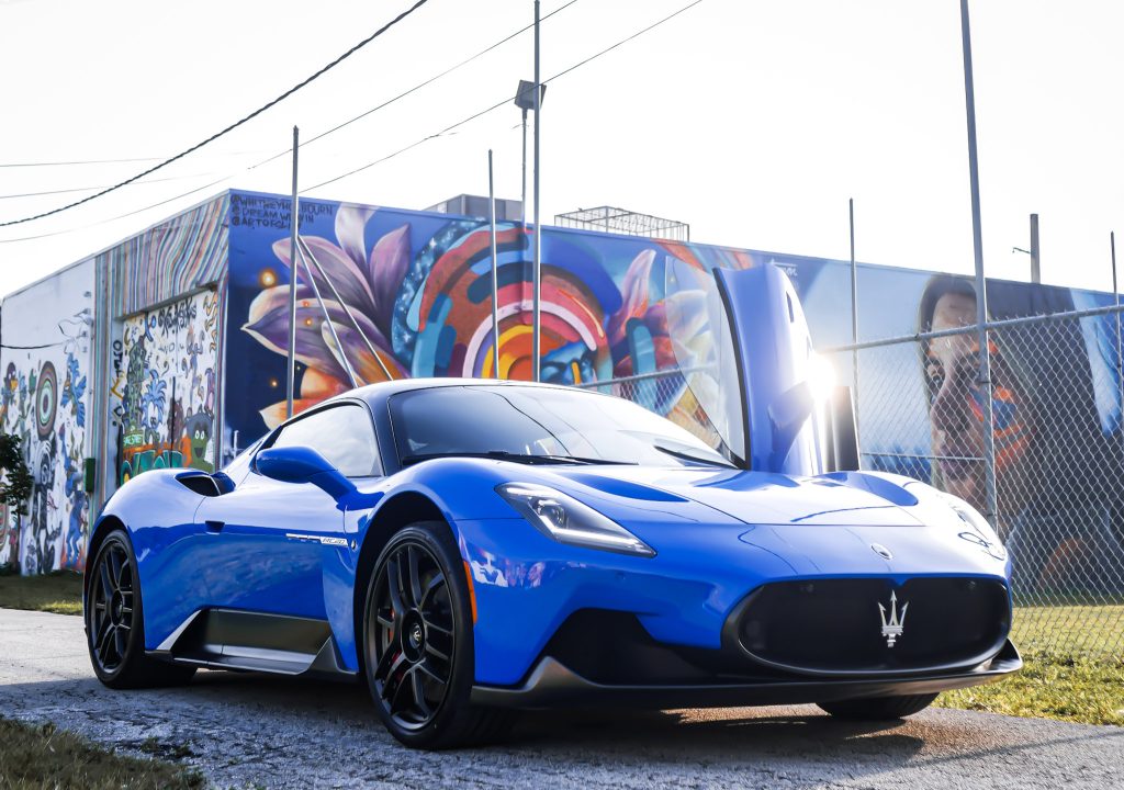 Maserati MC20, supercar, luxury, opulence, Miami Beach, performance, design, technology, test drive, Art Deco District.