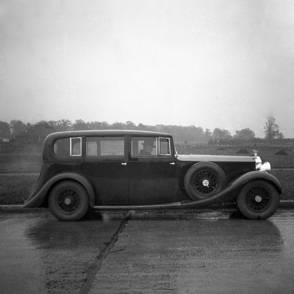 Rolls-Royce Phantom III, surrounded by period-appropriate elements from the 1930s. Visit Carsfera.com