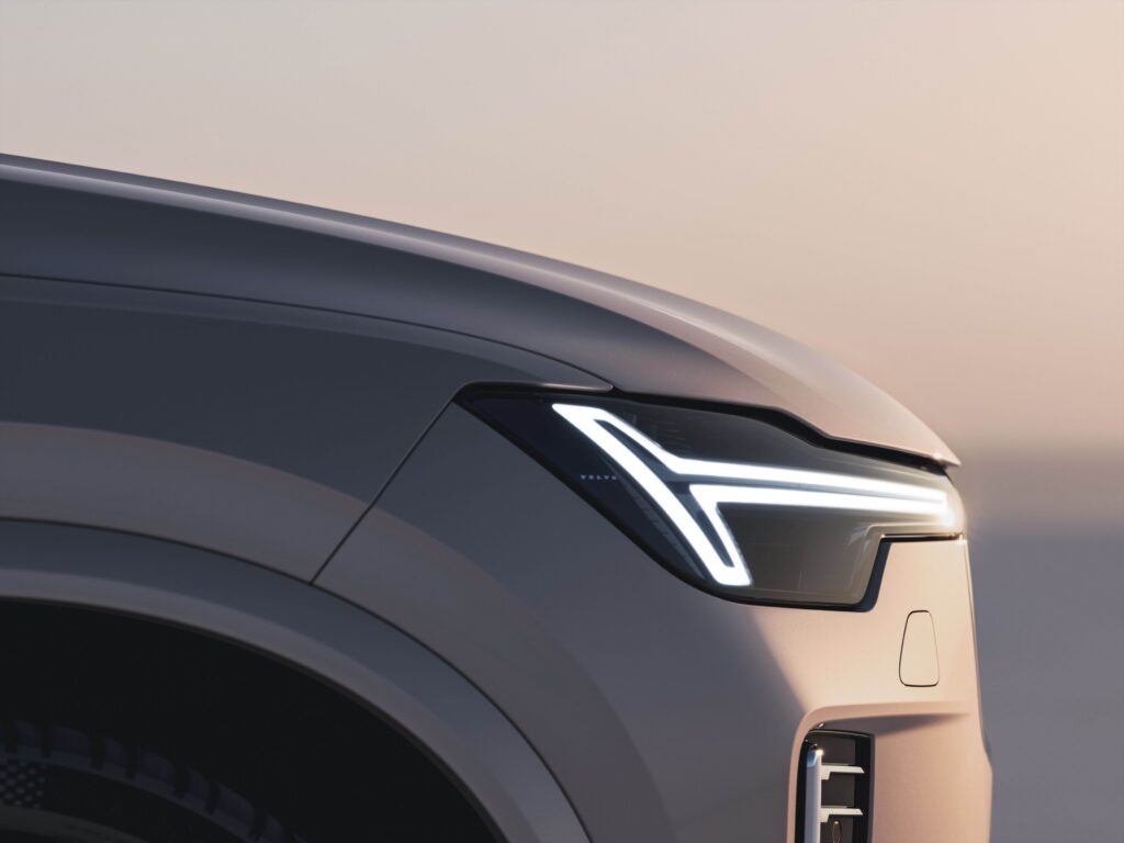 Experience the 2025 Volvo XC90: a luxurious hybrid SUV with advanced safety, eco-friendly design, and powerful performance. Read more: Carsfera.com