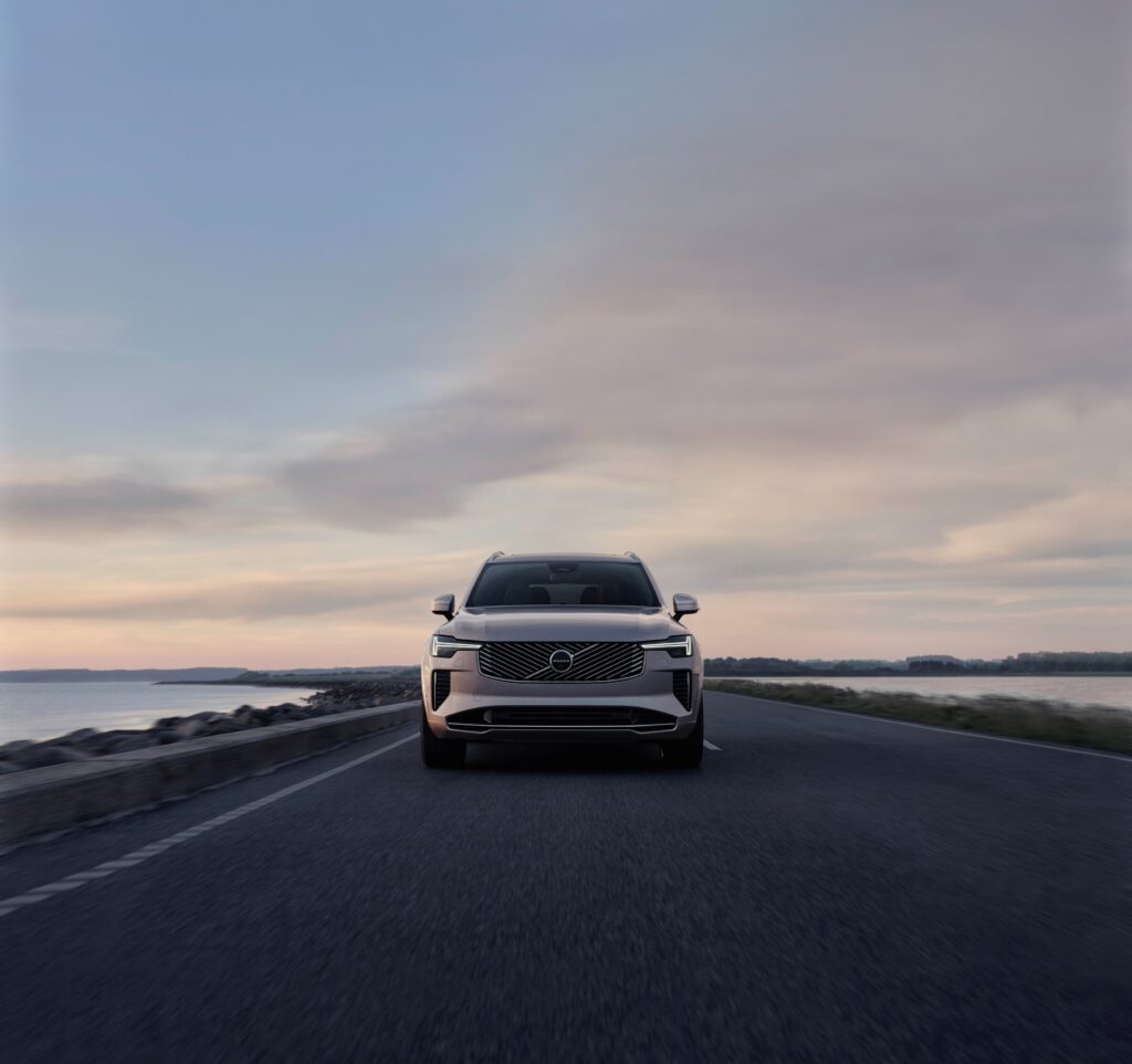 Experience the 2025 Volvo XC90: a luxurious hybrid SUV with advanced safety, eco-friendly design, and powerful performance. Read more: Carsfera.com