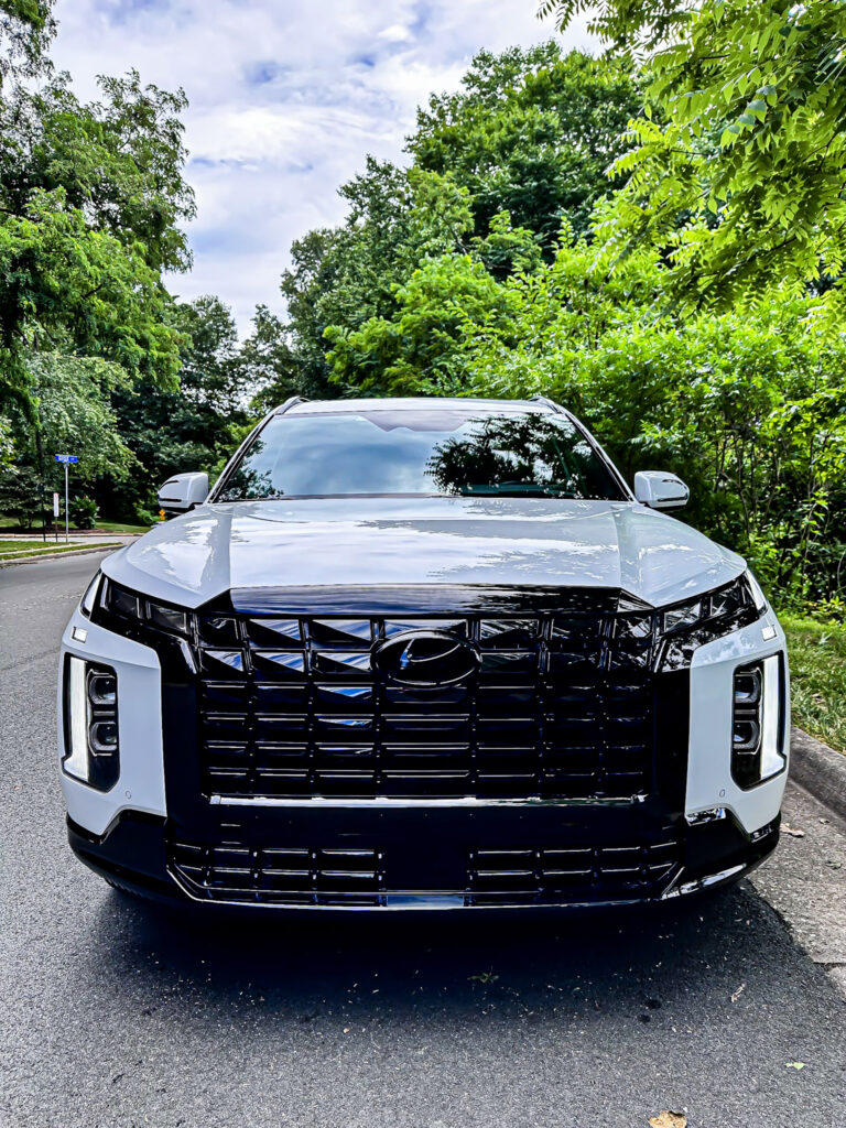 2024 Hyundai Palisade Calligraphy Night Edition SUV highlighting superior luxury design, advanced features, and bold aesthetics – Carsfera.com