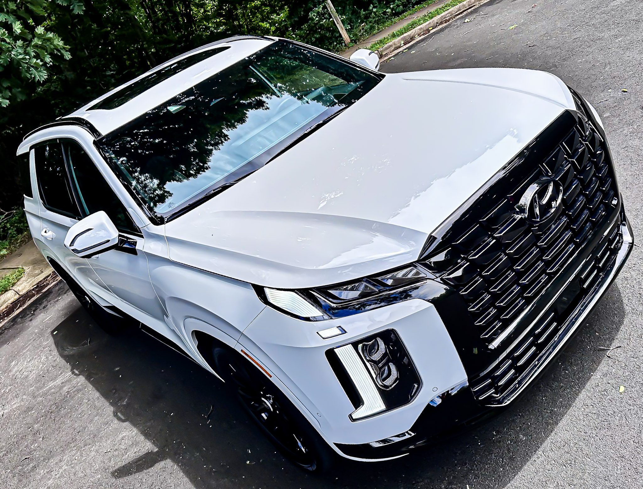2024 Hyundai Palisade Calligraphy Night Edition SUV highlighting superior luxury design, advanced features, and bold aesthetics – Carsfera.com