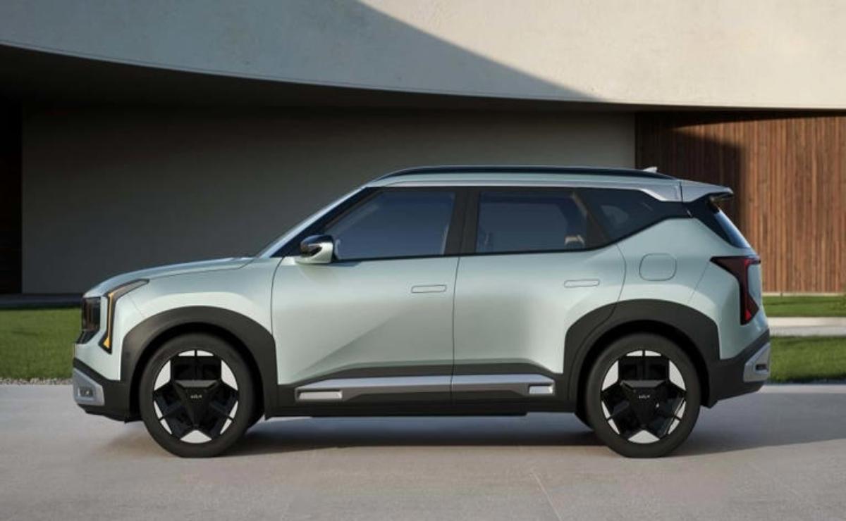 A sleek silver SUV parked by a modern building with black wheels.
