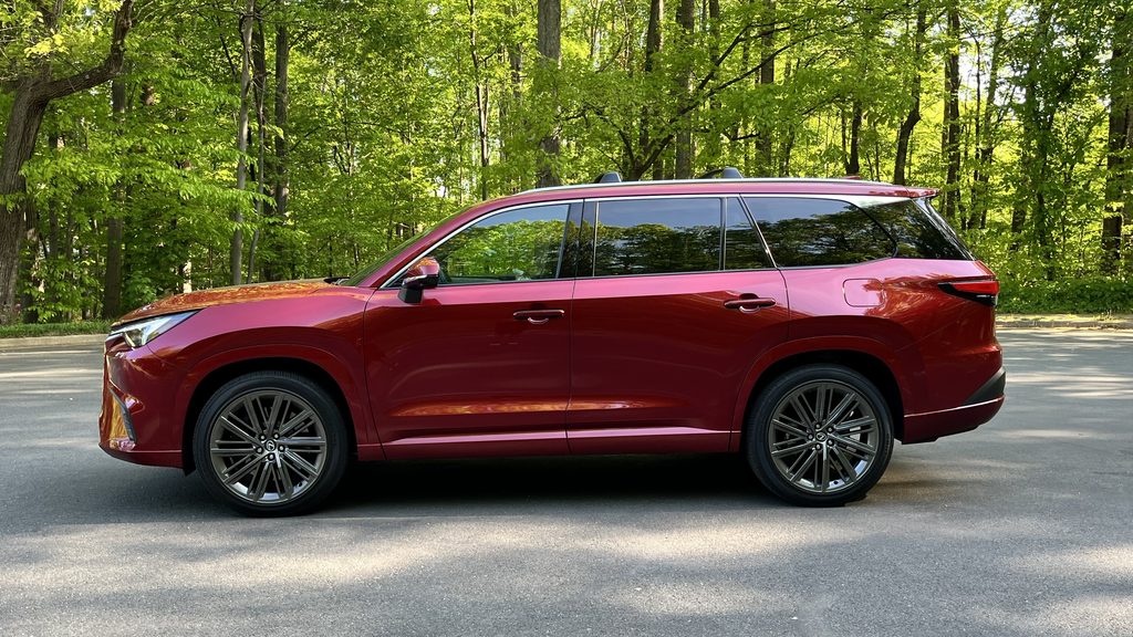 2026 Lexus TX 550h+: Electrifying Family Luxury