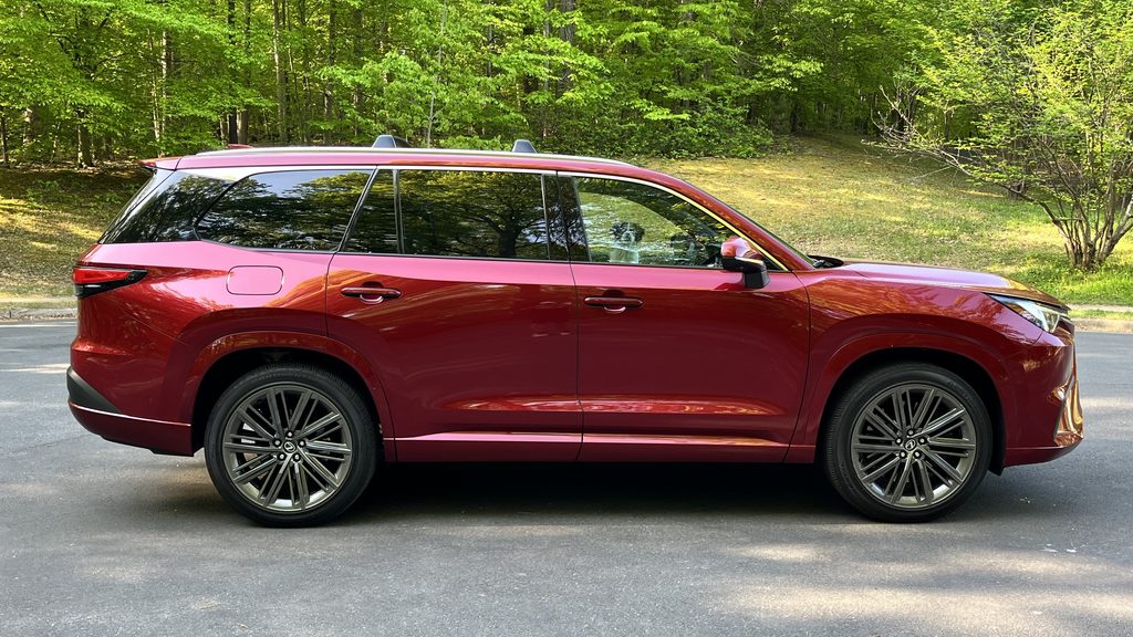 2026 Lexus TX 550h+: Electrifying Family Luxury